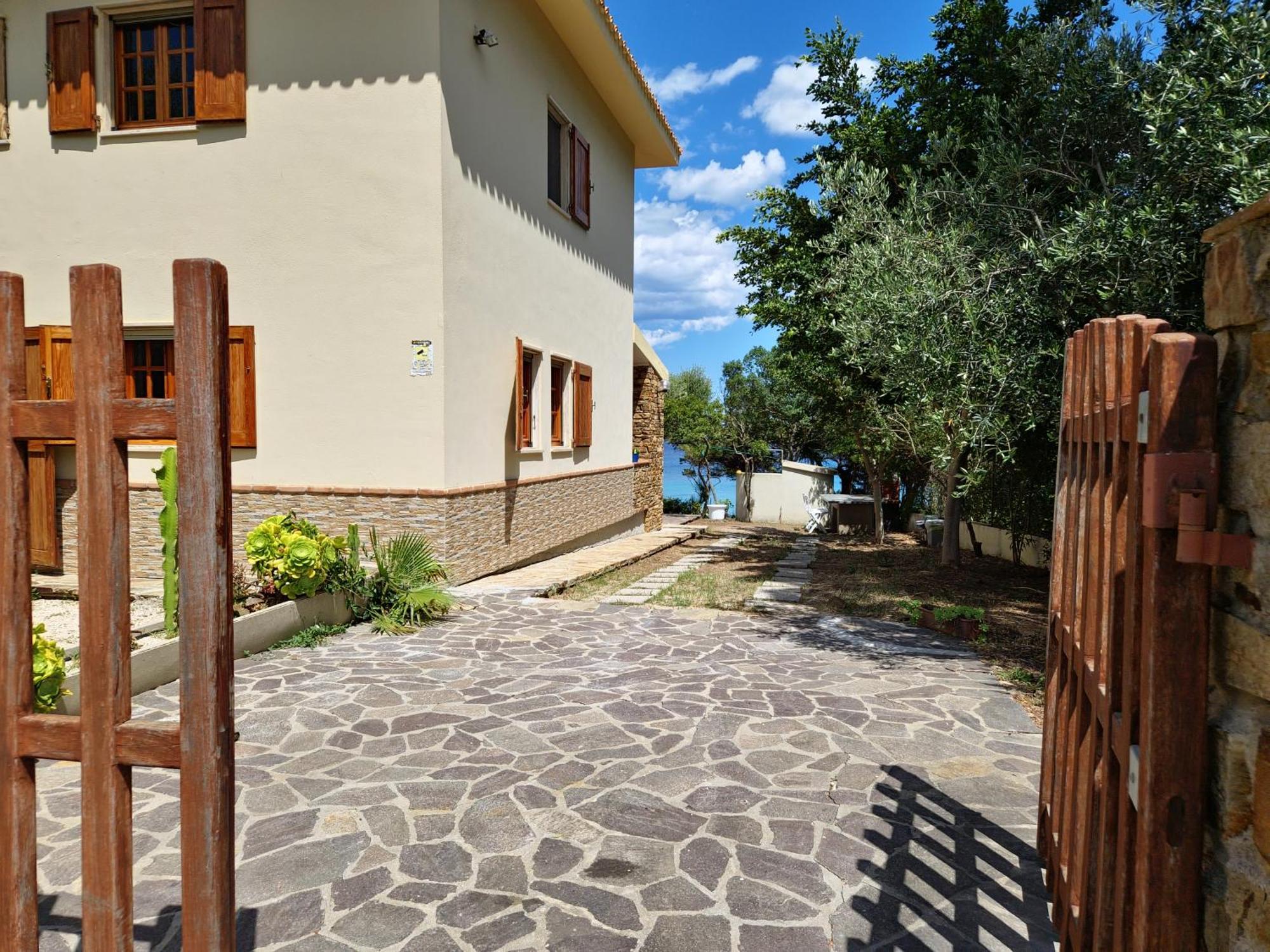 Villa Papiyon - Accesso Privato Alla Spiaggia Cala Liberotto Kültér fotó